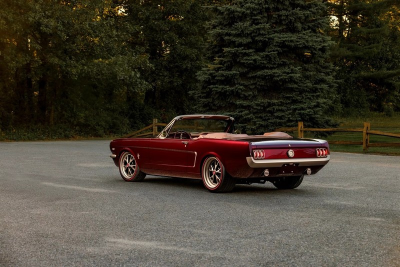 A Ringbrothereknek több mint 4000 órába telt megépíteni ezt a ’65-ös Ford Mustang kabriót (10)