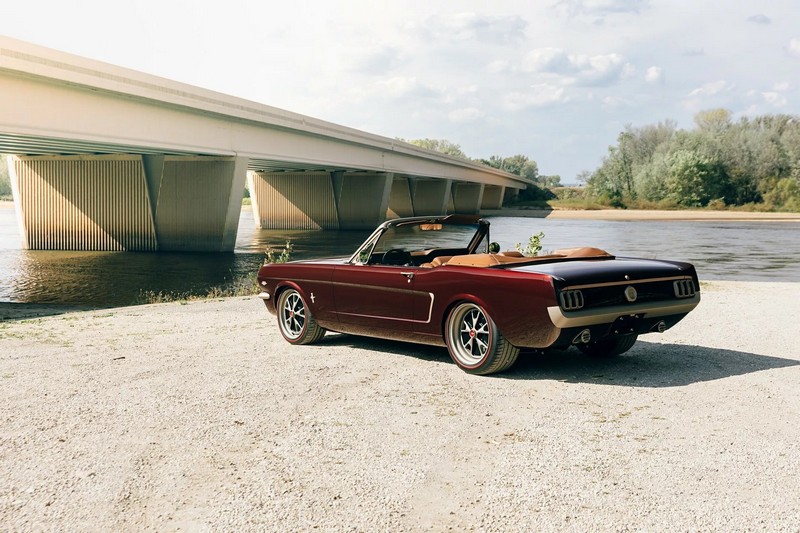 A Ringbrothereknek több mint 4000 órába telt megépíteni ezt a ’65-ös Ford Mustang kabriót (133)