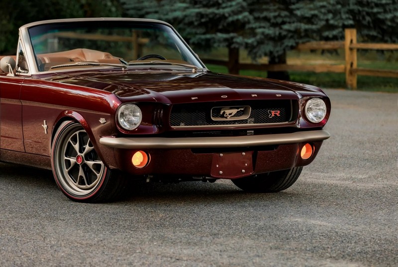 A Ringbrothereknek több mint 4000 órába telt megépíteni ezt a ’65-ös Ford Mustang kabriót (27)