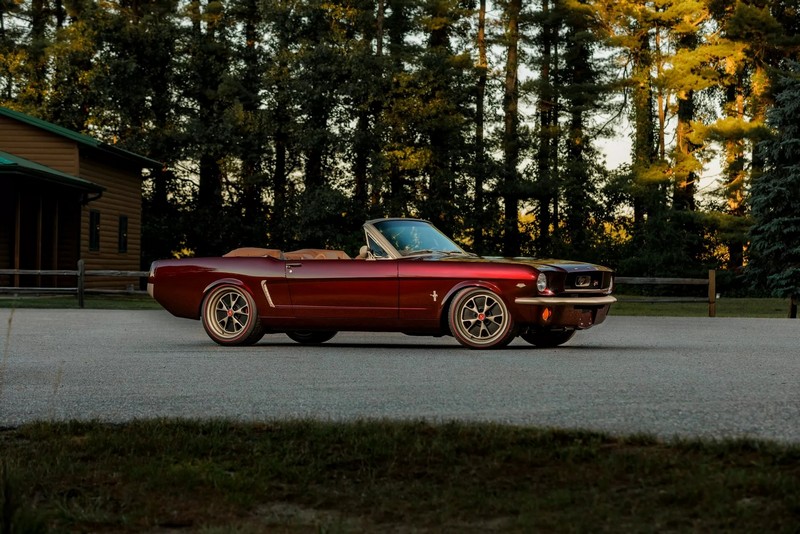 A Ringbrothereknek több mint 4000 órába telt megépíteni ezt a ’65-ös Ford Mustang kabriót (28)