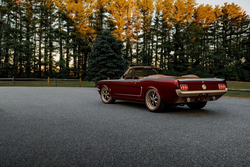 A Ringbrothereknek több mint 4000 órába telt megépíteni ezt a ’65-ös Ford Mustang kabriót (29)