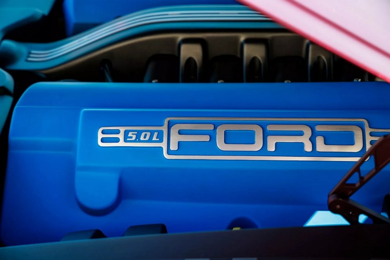 A Ringbrothereknek több mint 4000 órába telt megépíteni ezt a ’65-ös Ford Mustang kabriót (45)