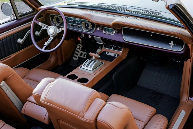 A Ringbrothereknek több mint 4000 órába telt megépíteni ezt a ’65-ös Ford Mustang kabriót (77)