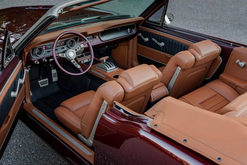 A Ringbrothereknek több mint 4000 órába telt megépíteni ezt a ’65-ös Ford Mustang kabriót (80)