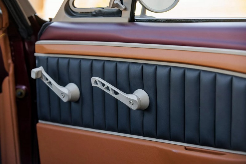 A Ringbrothereknek több mint 4000 órába telt megépíteni ezt a ’65-ös Ford Mustang kabriót (95)