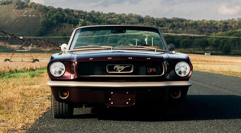 A Ringbrothereknek több mint 4000 órába telt megépíteni ezt a ’65-ös Ford Mustang kabriót __L E A D (2)