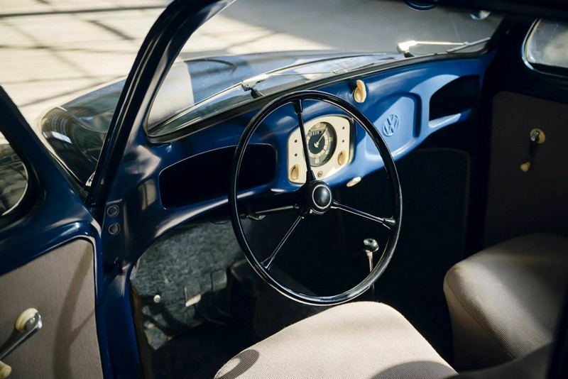 A VW fényképes utazással ünnepli, hogy 75 éve van jelen Amerikában 1949-VW-Beetle-interior-2048x1366