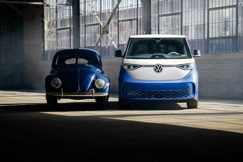 A VW fényképes utazással ünnepli, hogy 75 éve van jelen Amerikában VW-Beetle-and-ID.-Buzz-1-2048x1366