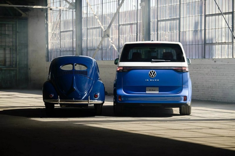 A VW fényképes utazással ünnepli, hogy 75 éve van jelen Amerikában VW-Beetle-and-ID.-Buzz-2-2048x1365