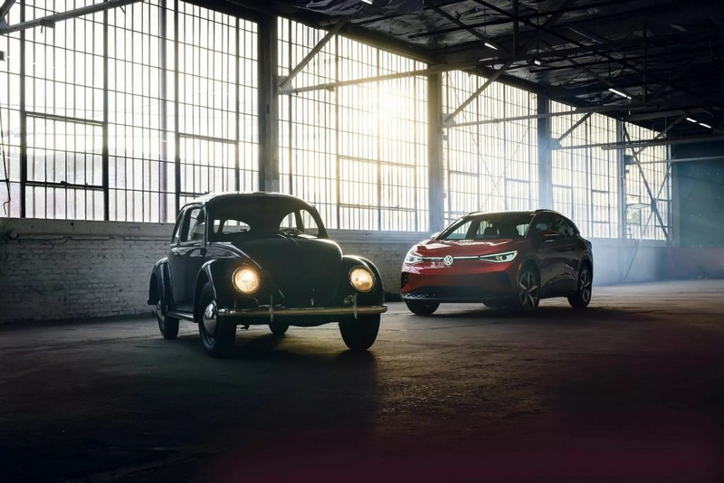 A VW fényképes utazással ünnepli, hogy 75 éve van jelen Amerikában VW-Beetle-and-ID.4-4-2048x1366