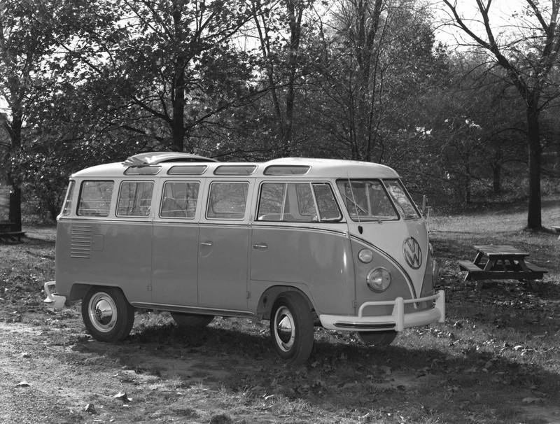A VW fényképes utazással ünnepli, hogy 75 éve van jelen Amerikában VW-T1-DeLuxe-Station-Wagon-2048x1552