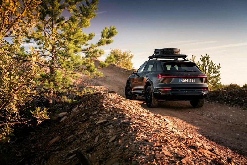 Az Audi Q8 E-Tron Edition Dakar ízelítő az elkövetkező terepjárókból (31)