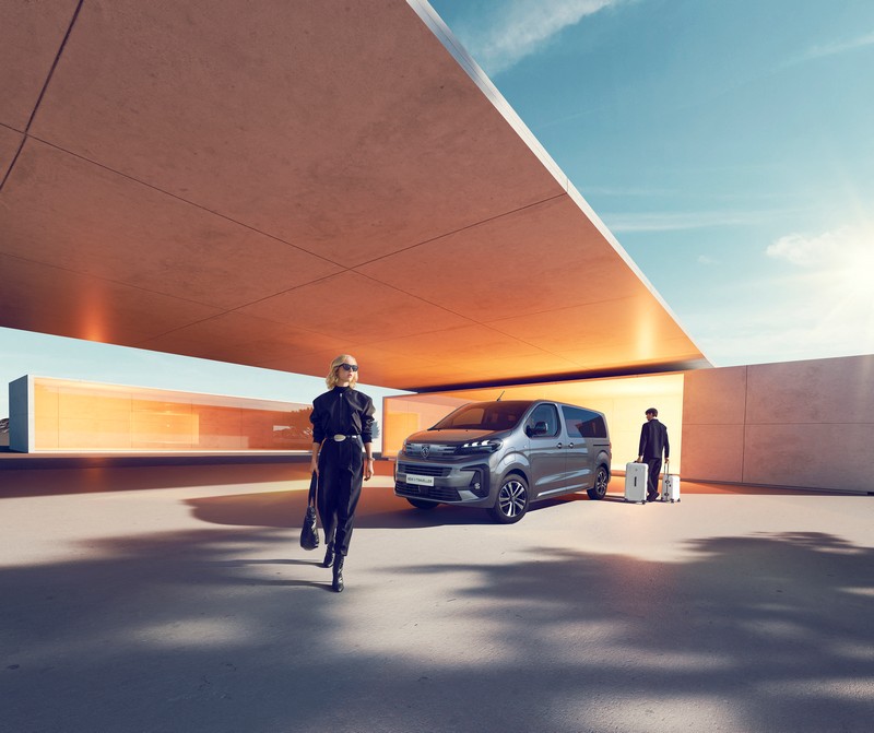 Hamarosan érkezik a megújult Peugeot e-Traveller (10)