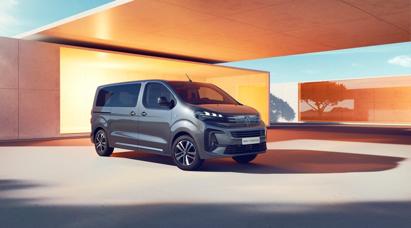 Hamarosan érkezik a megújult Peugeot e-Traveller (15)