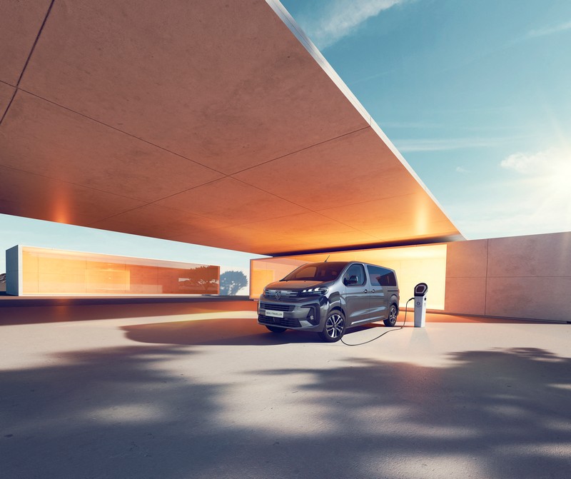 Hamarosan érkezik a megújult Peugeot e-Traveller (19)