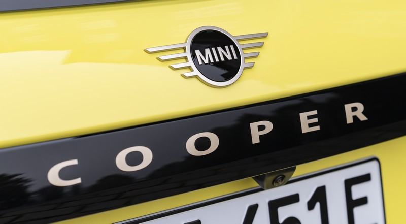 Az új MINI Cooper E Classic Trim felszereltségi szinttel érkezik (1)