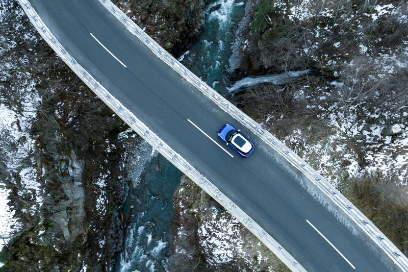 Az új MINI Cooper SE évszakokon átívelő vezetési élménye (12)
