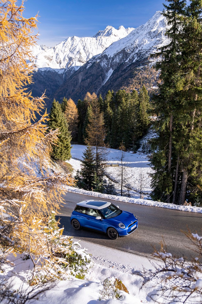 Az új MINI Cooper SE évszakokon átívelő vezetési élménye (13)