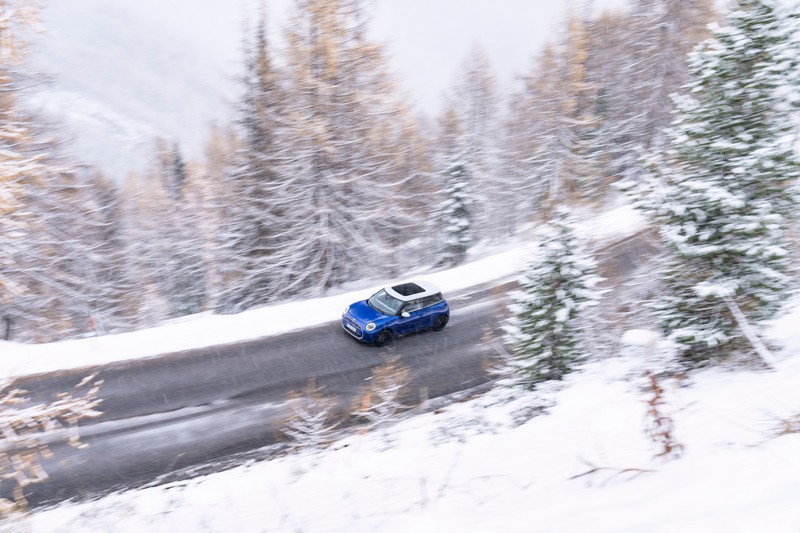 Az új MINI Cooper SE évszakokon átívelő vezetési élménye (14)