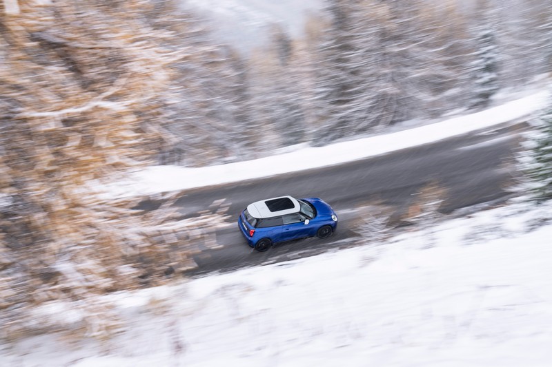 Az új MINI Cooper SE évszakokon átívelő vezetési élménye (22)