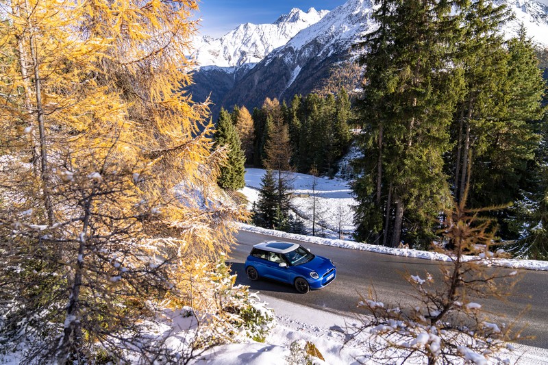 Az új MINI Cooper SE évszakokon átívelő vezetési élménye (23)