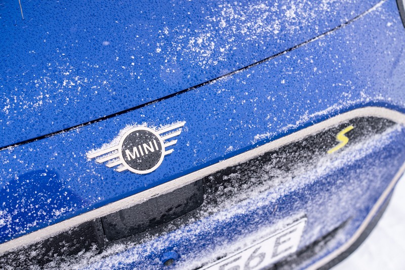 Az új MINI Cooper SE évszakokon átívelő vezetési élménye (30)